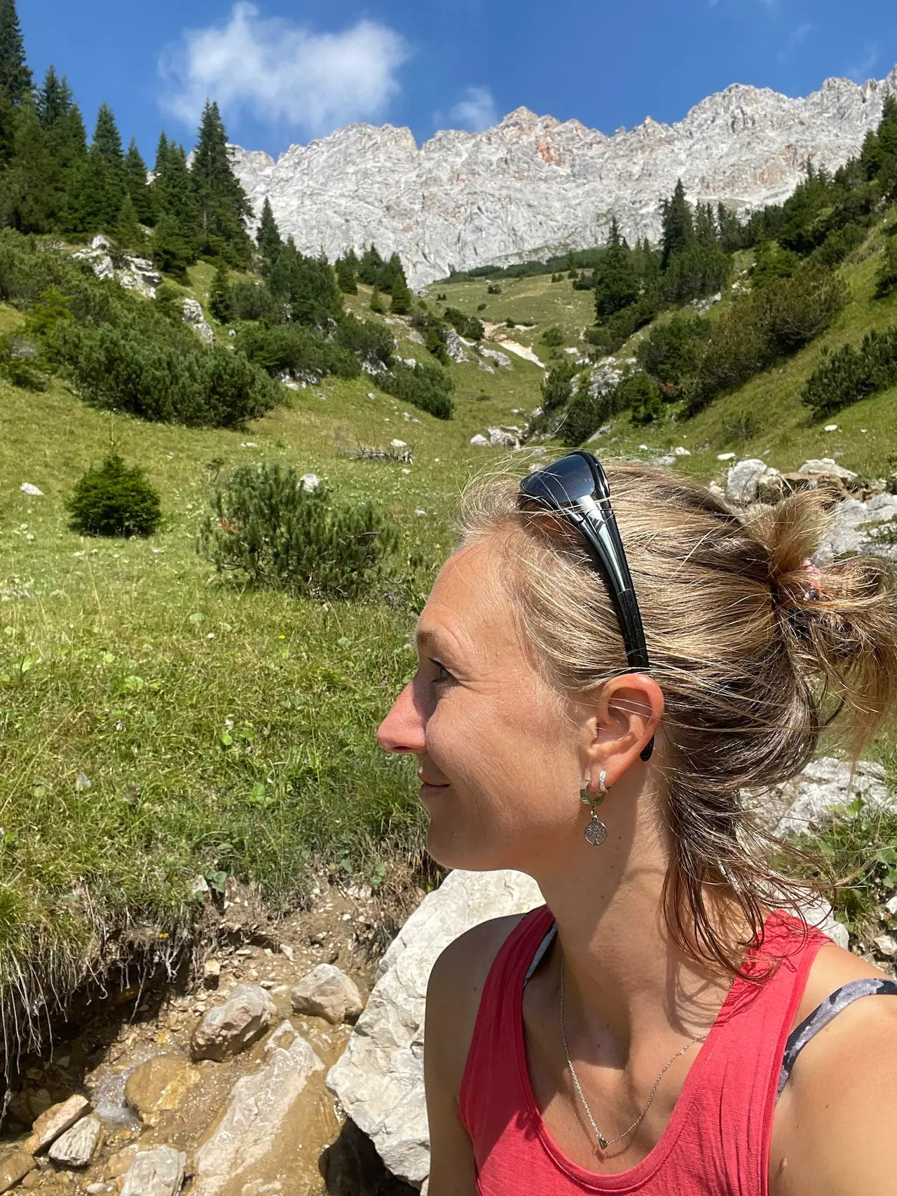 Johanna Stuefer in den Bergen von Garmisch-Partenkirchen