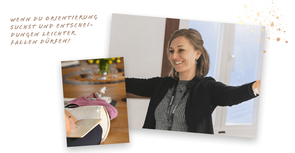 Johanna leitet eine Übung im Coaching-Setting; daneben Notizbuch auf Tisch.